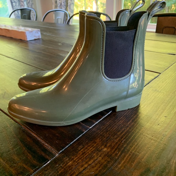J. Crew Shoes - J. Crew Ankle Rainboots Olive Green Size 8